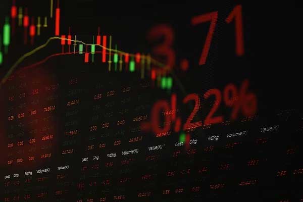 受美国政府停摆影响，黄金价格首次突破每盎司4000美元